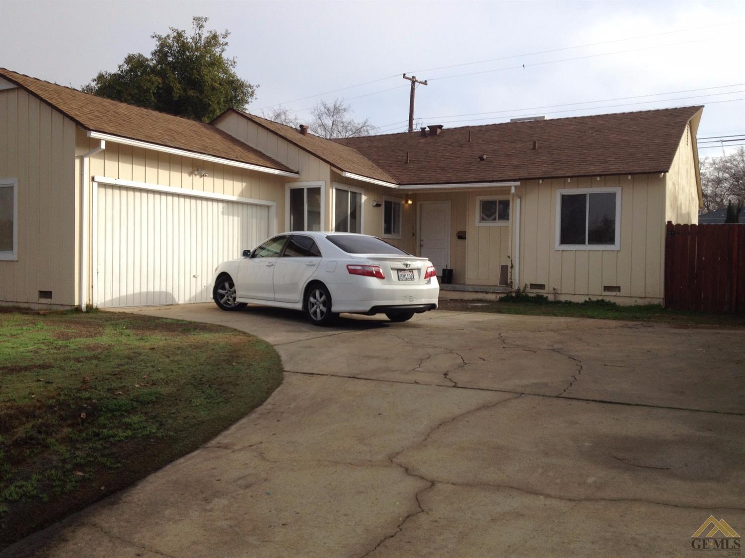 3107 Berkeley St, Bakersfield, CA 93305 photo 2