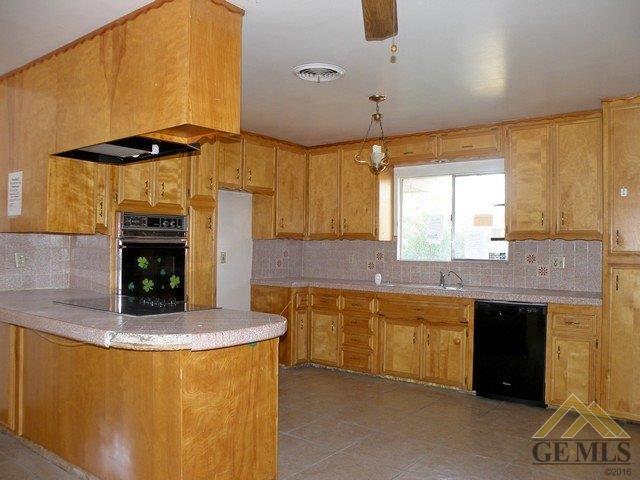 7609 Delight Ave, Lamont, CA 93241 photo 6