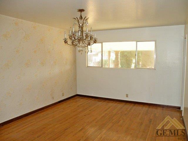 7609 Delight Ave, Lamont, CA 93241 photo 9
