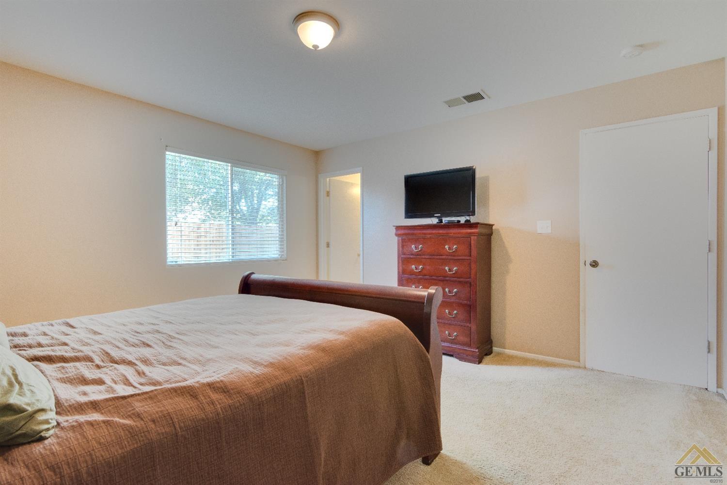 8112 Wolfpack Dr, Bakersfield, CA 93313 photo 19
