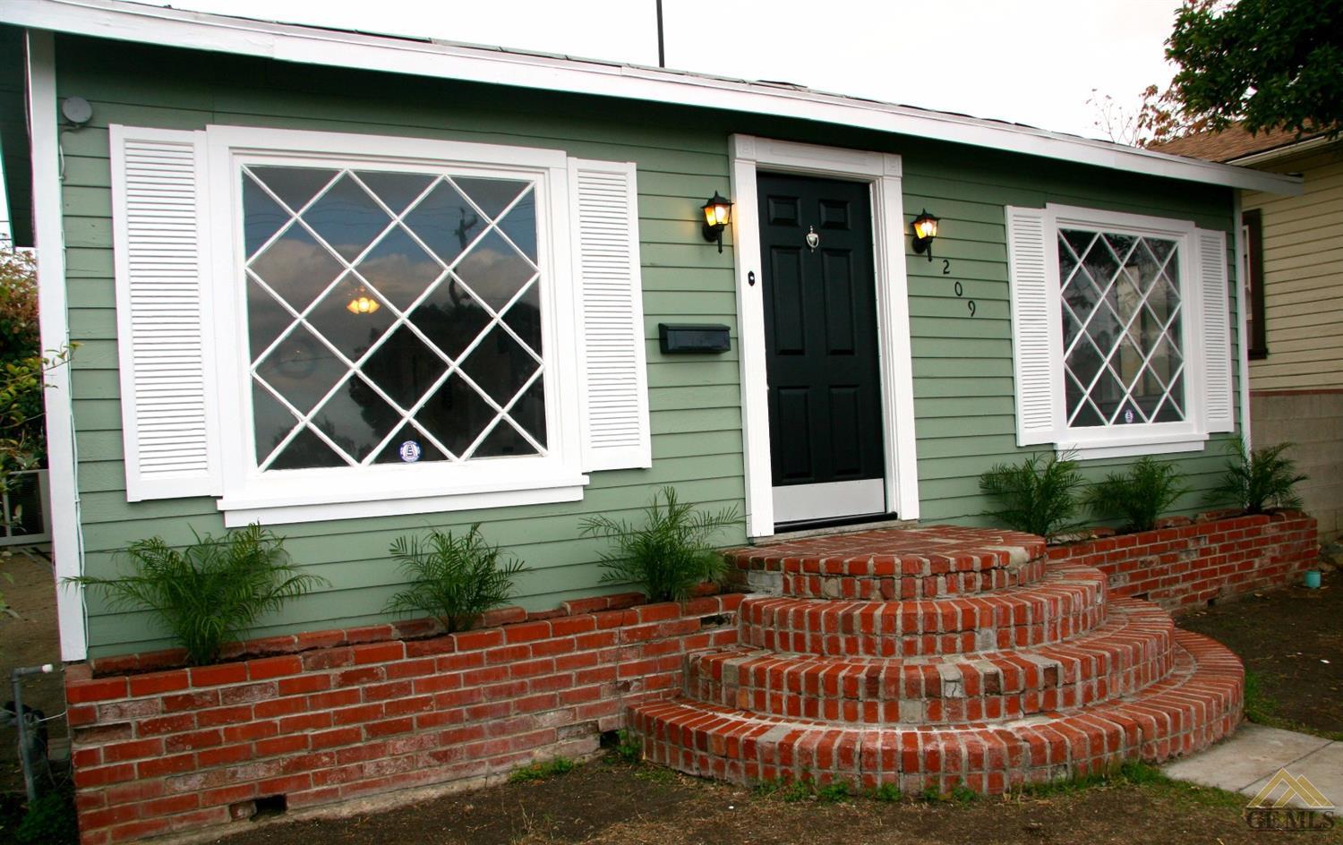 209 A St, Taft, CA 93268 photo 2