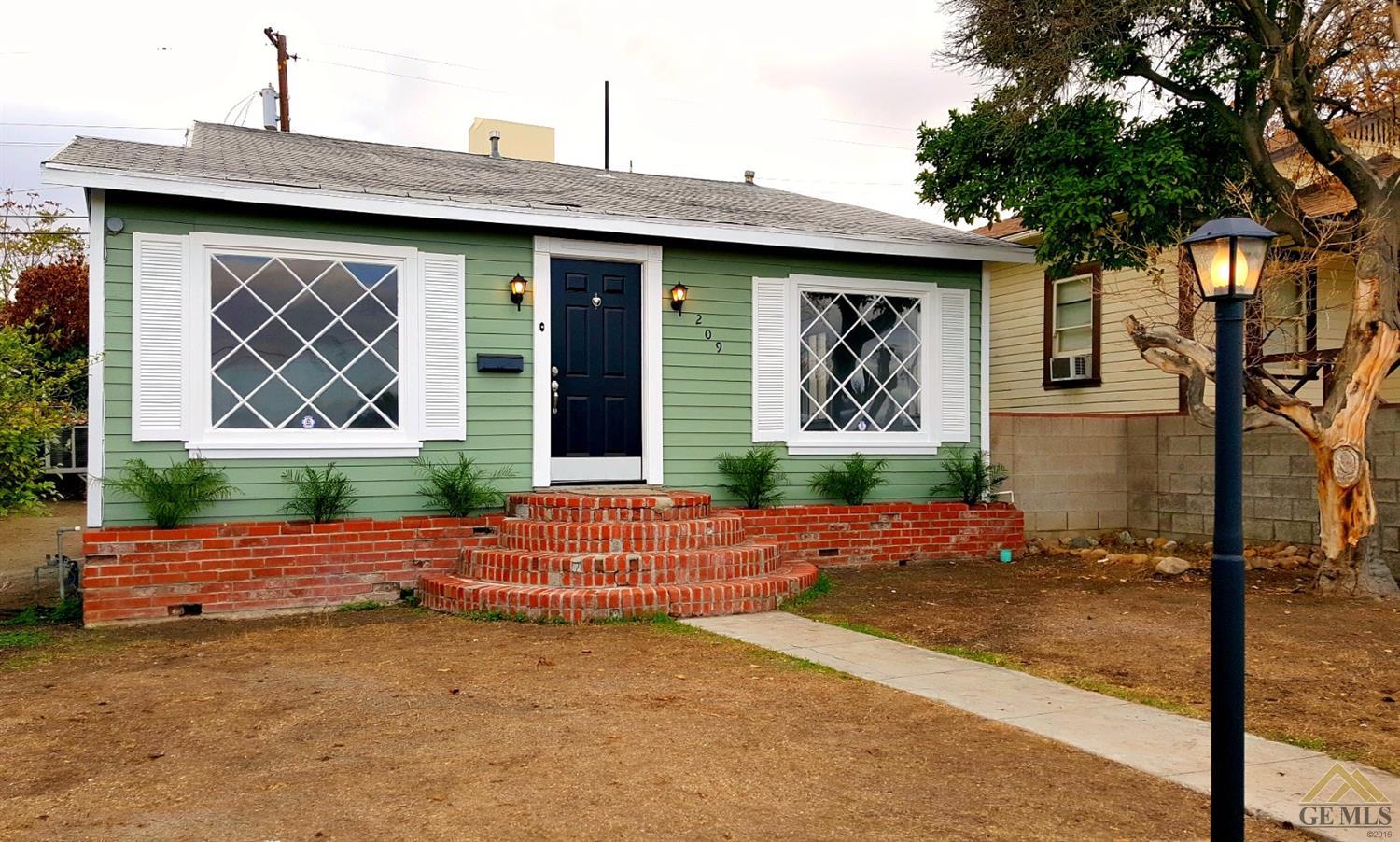 209 A St, Taft, CA 93268 photo 1