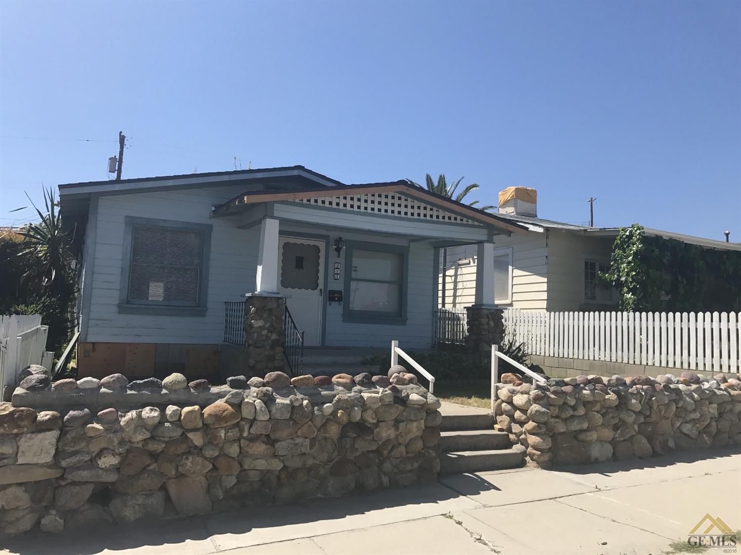 211 B St, Taft, CA 93268 photo 2