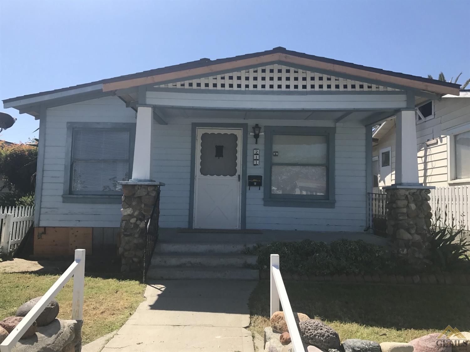 211 B St, Taft, CA 93268 photo 1