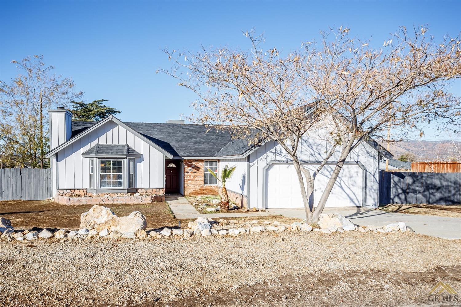 21200 Woodford Tehachapi Rd, Tehachapi, CA 93561 photo 2