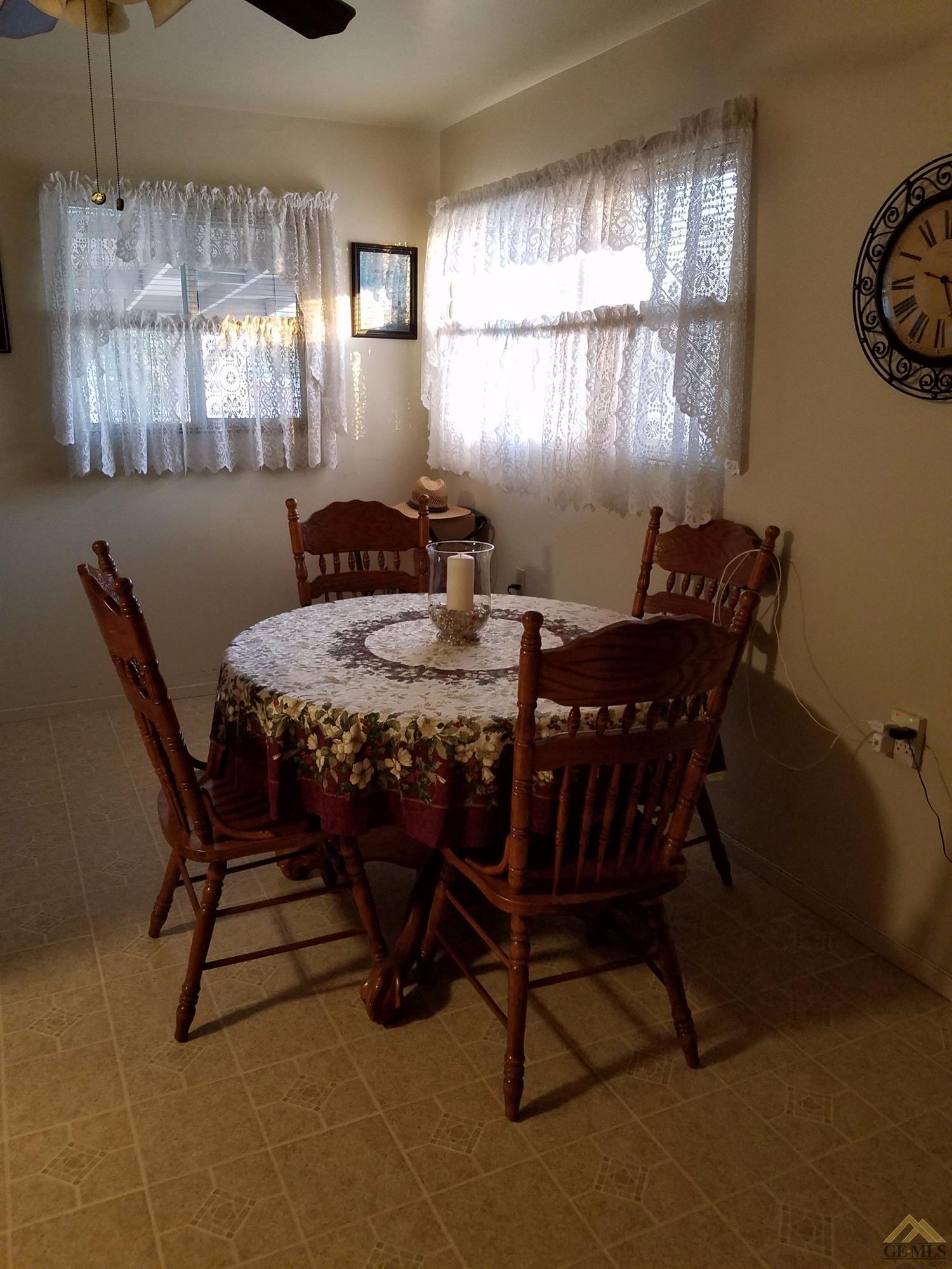 438 Curtis Ave, Shafter, CA 93263 photo 4