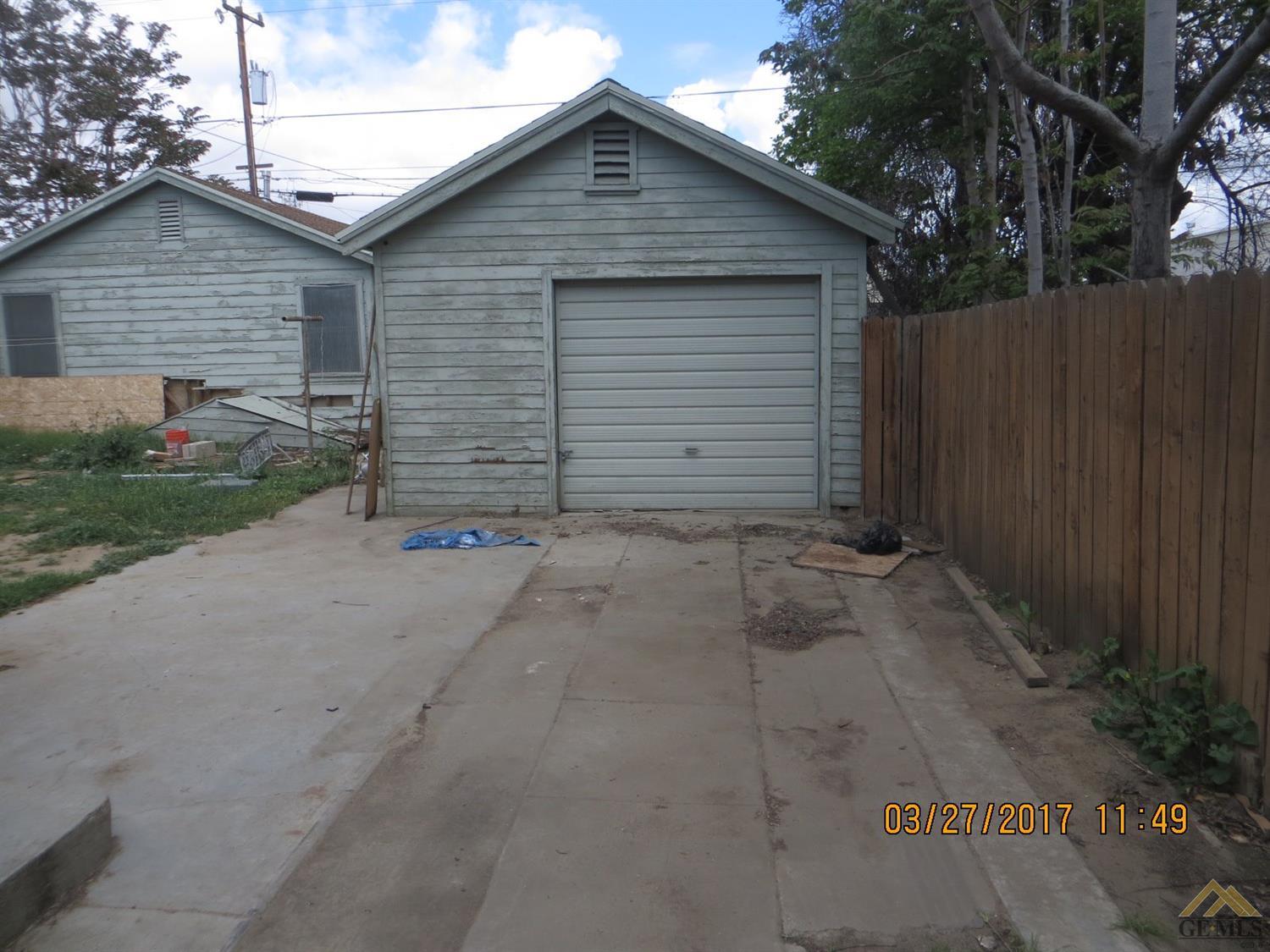806 E 19th St, Bakersfield, CA 93305 photo 2