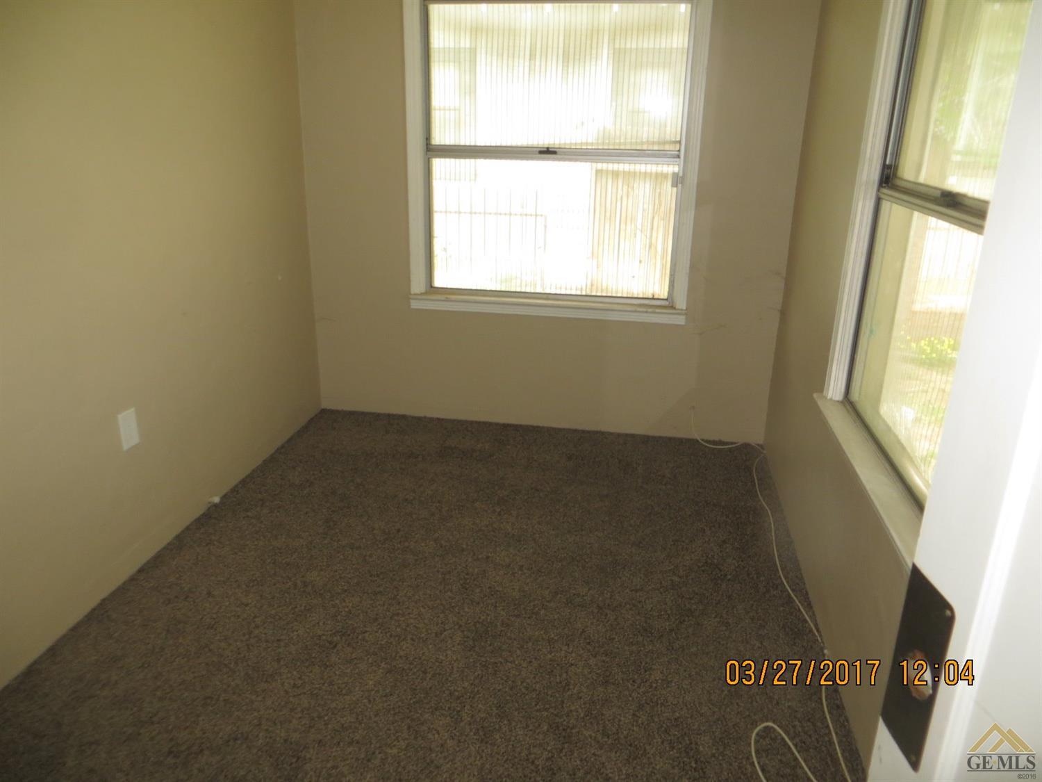 806 E 19th St, Bakersfield, CA 93305 photo 11