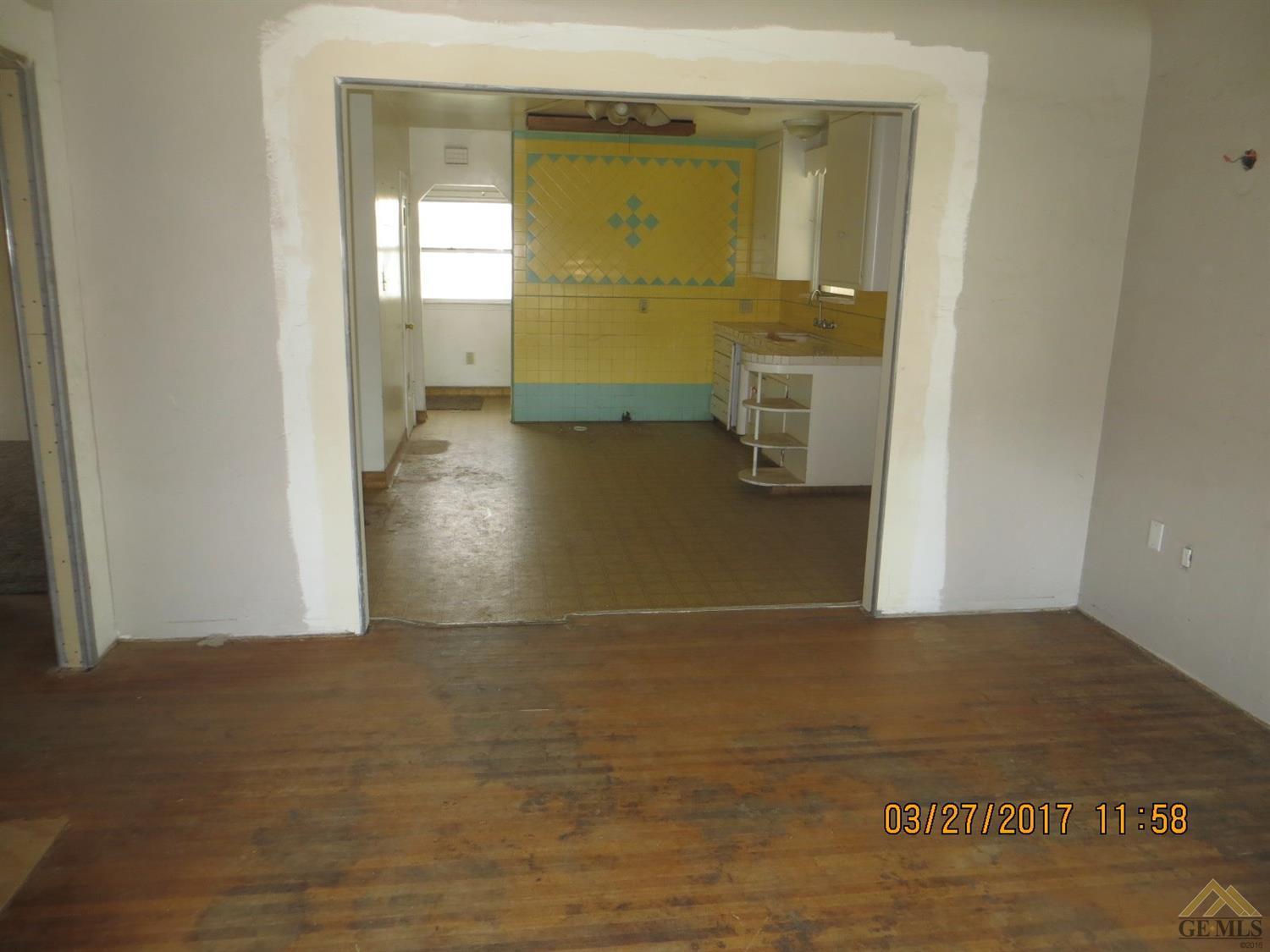806 E 19th St, Bakersfield, CA 93305 photo 3