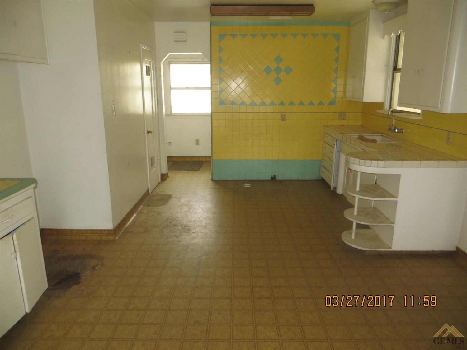 806 E 19th St, Bakersfield, CA 93305 photo 5
