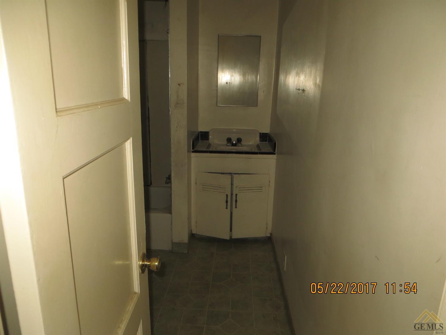 806 E 19th St, Bakersfield, CA 93305 photo 15