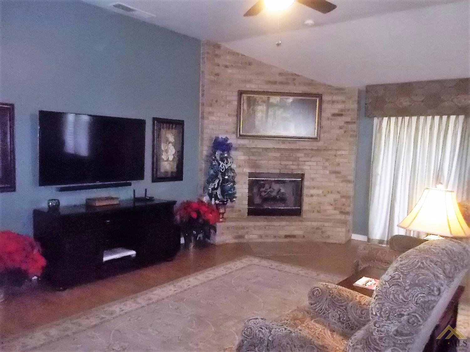 709 Faversham Way, Bakersfield, CA 93311 photo 4
