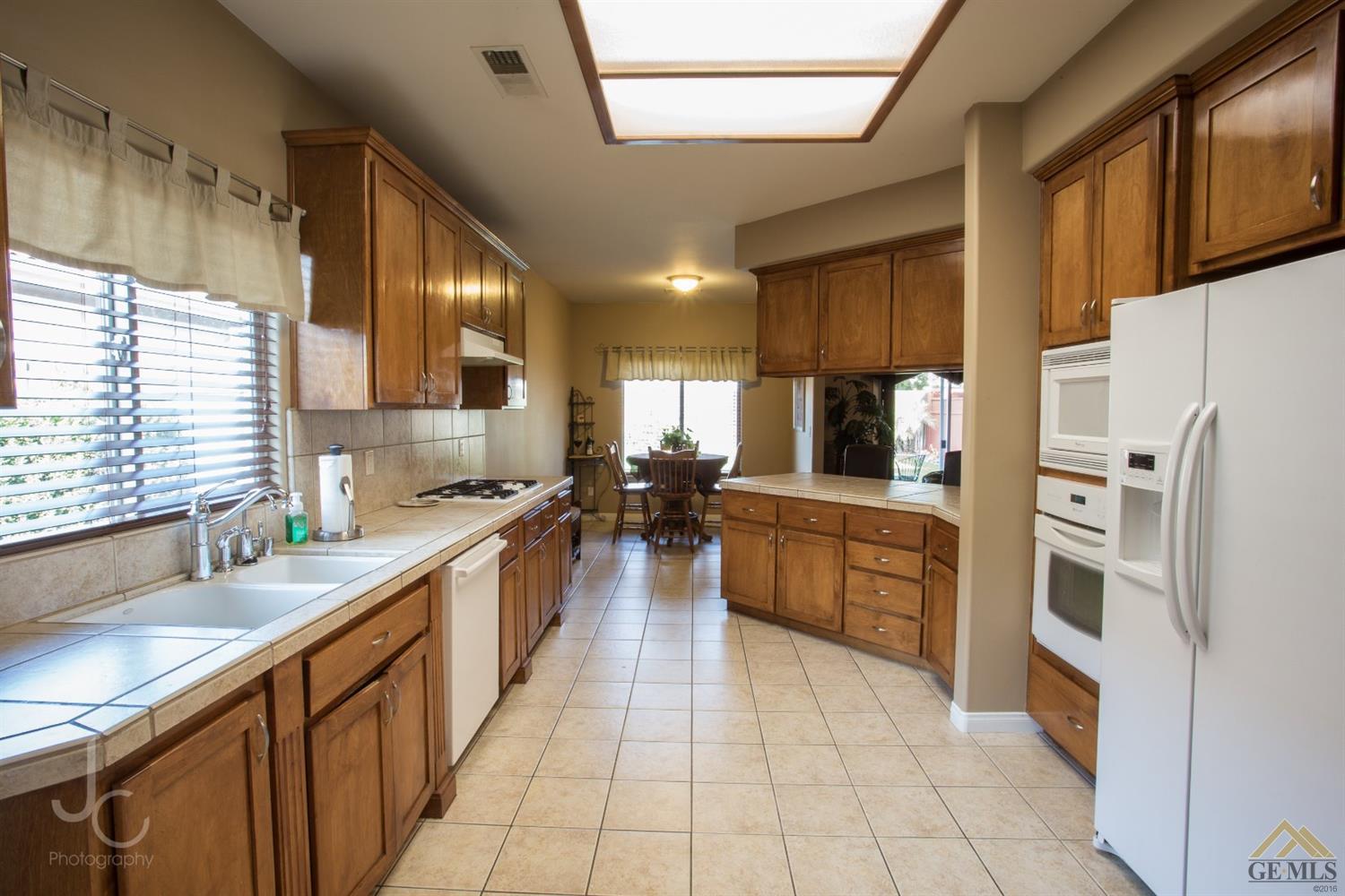 9802 Commodore Dr, Bakersfield, CA 93312 photo 10