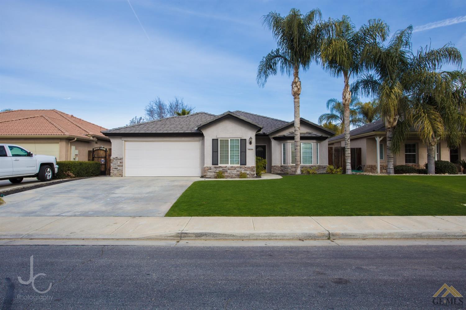 9802 Commodore Dr, Bakersfield, CA 93312 photo 1