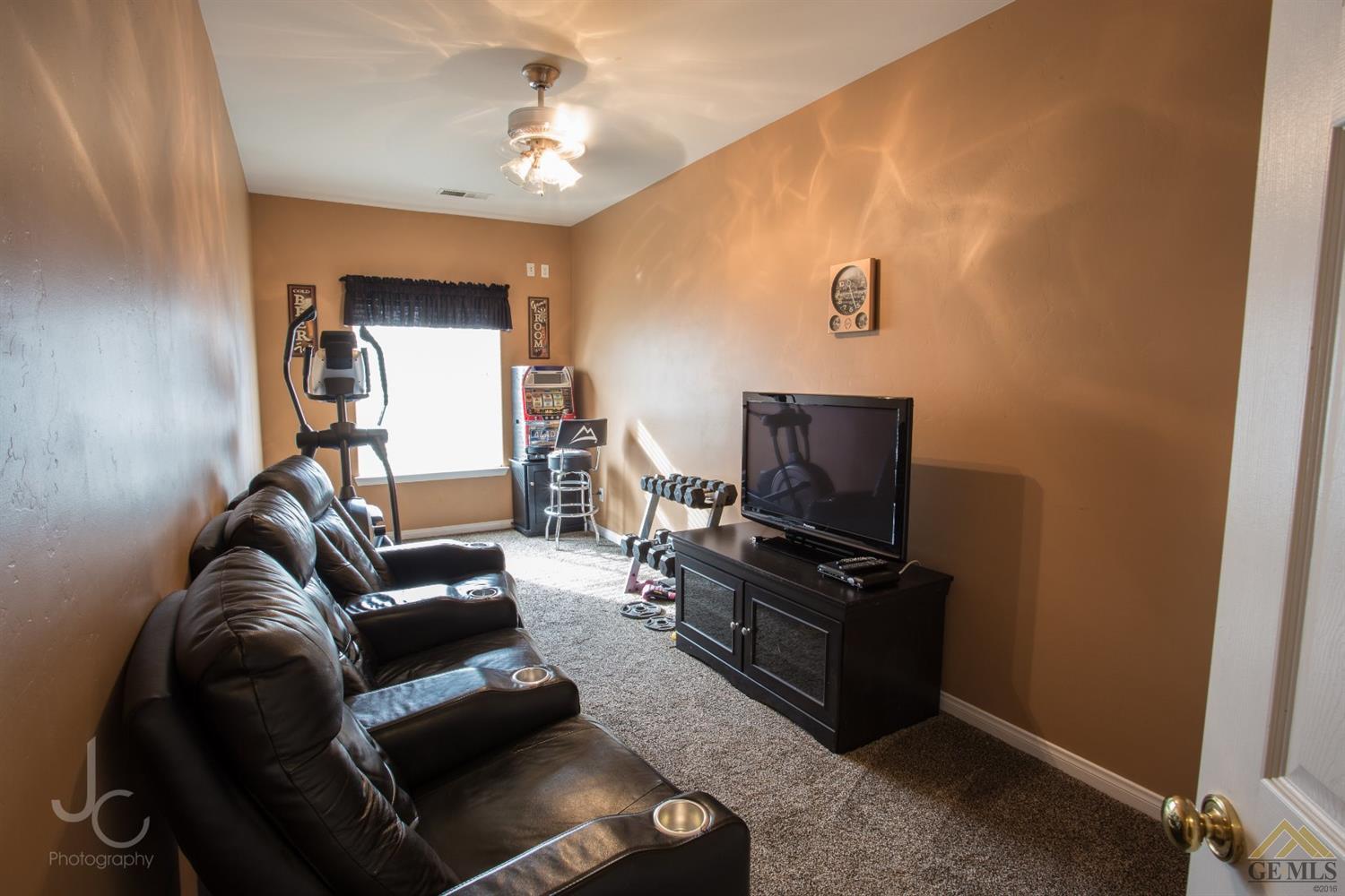 9802 Commodore Dr, Bakersfield, CA 93312 photo 7