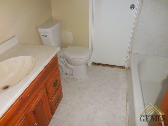212 Warren St, Taft, CA 93268 photo 4