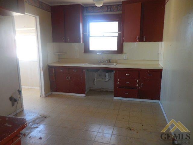 212 Warren St, Taft, CA 93268 photo 2