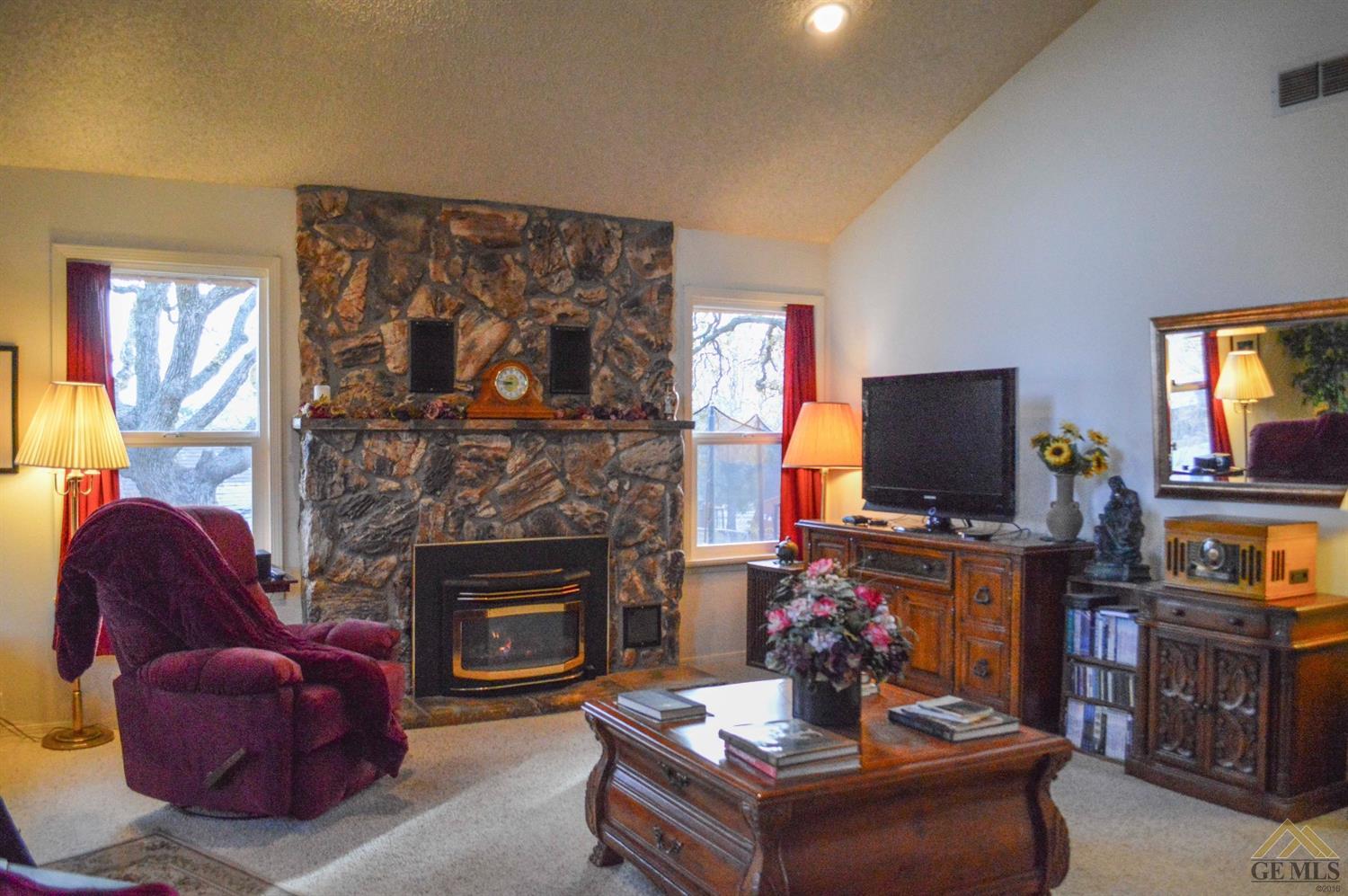 21004 Ridgeway Dr, Tehachapi, CA 93561 photo 3