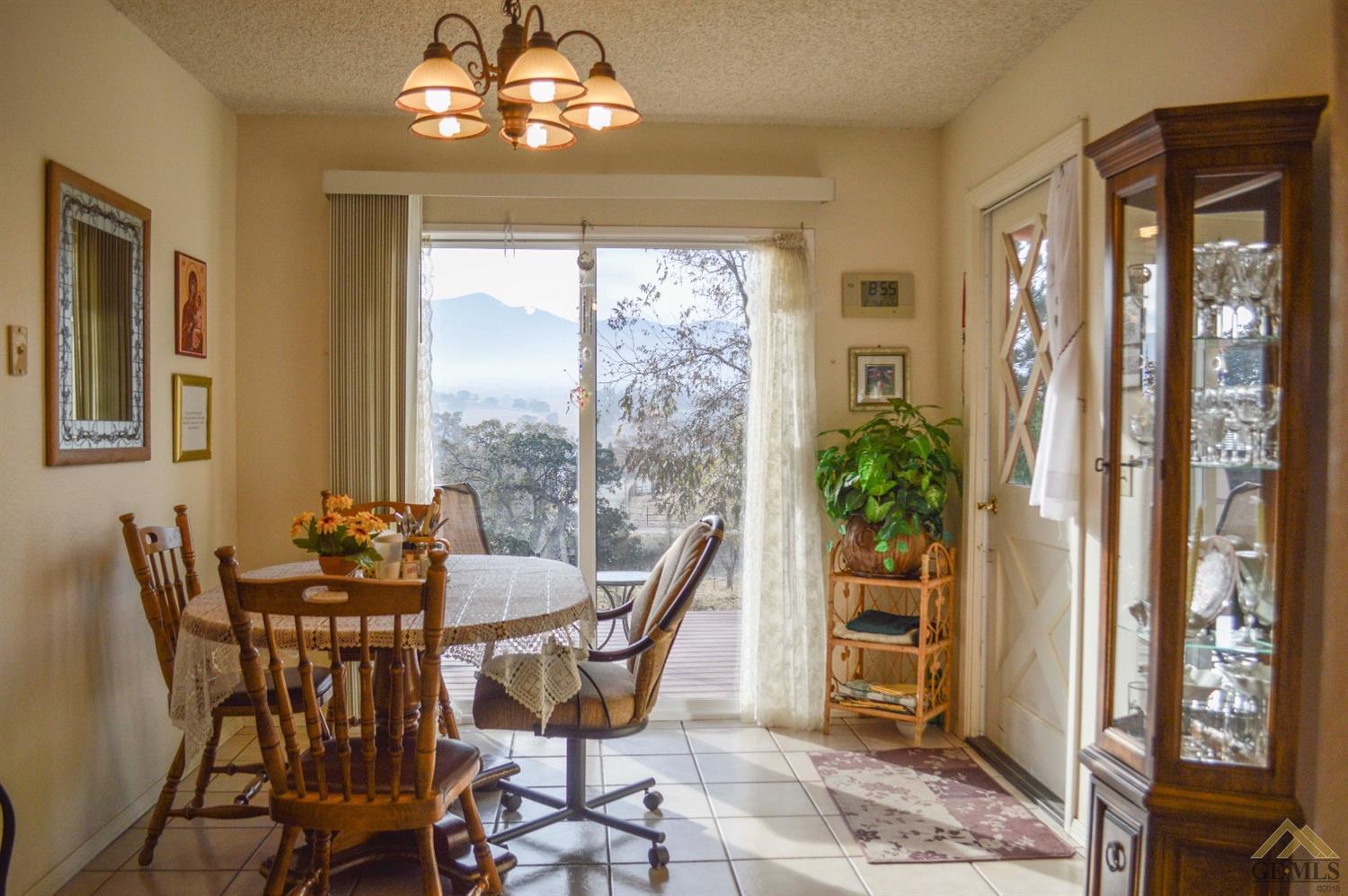 21004 Ridgeway Dr, Tehachapi, CA 93561 photo 6