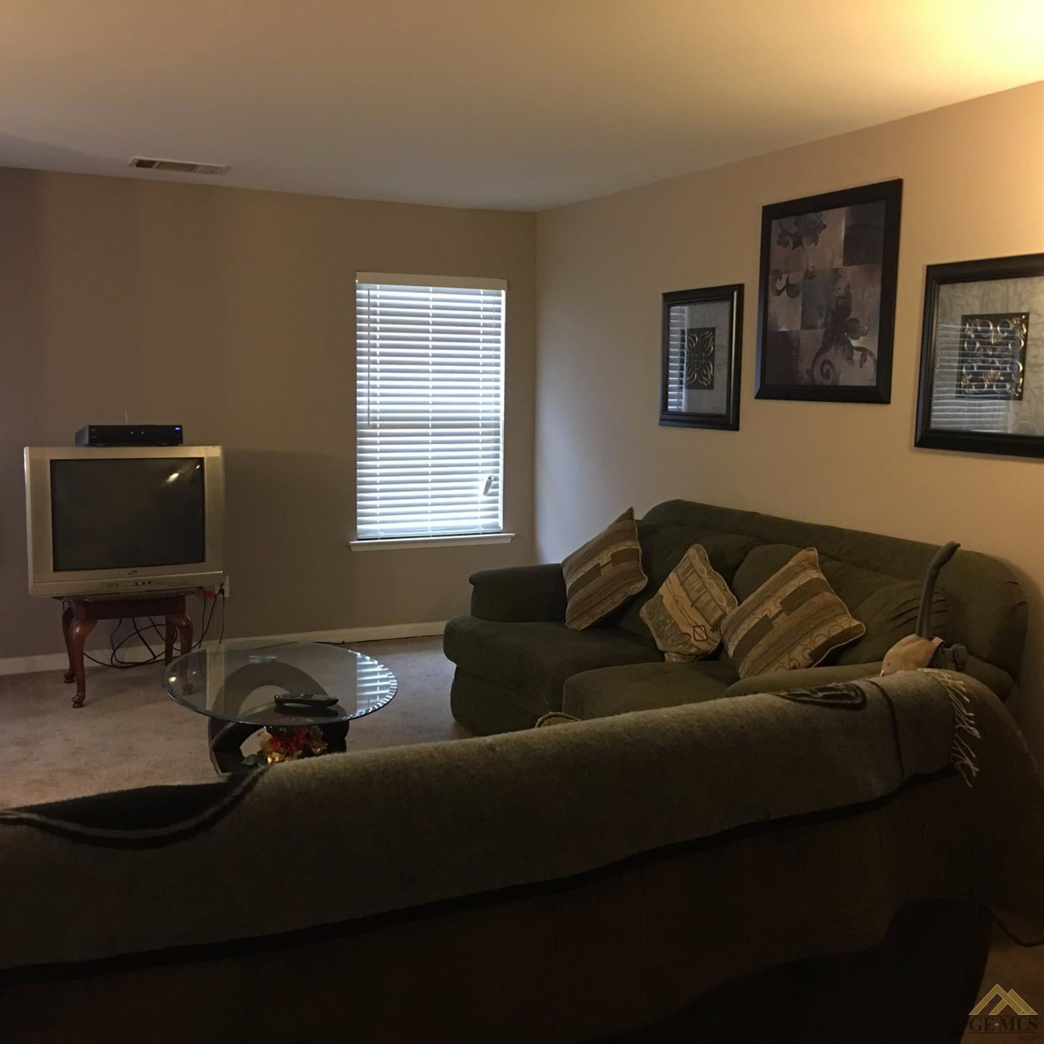 333 Chris Ct, Shafter, CA 93263 photo 2