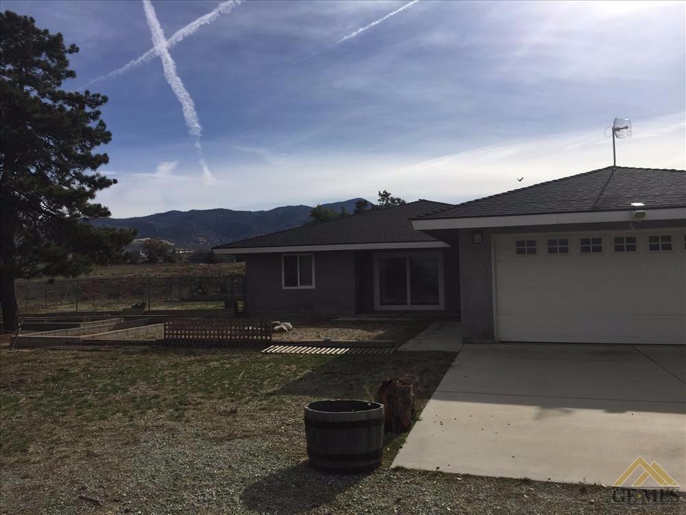 21236 Jeffery Rd, Tehachapi, CA 93561 photo 2