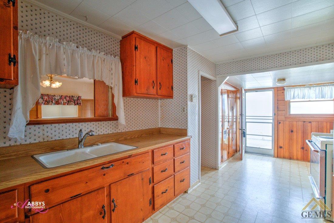 110 Pico St, Taft, CA 93268 photo 11