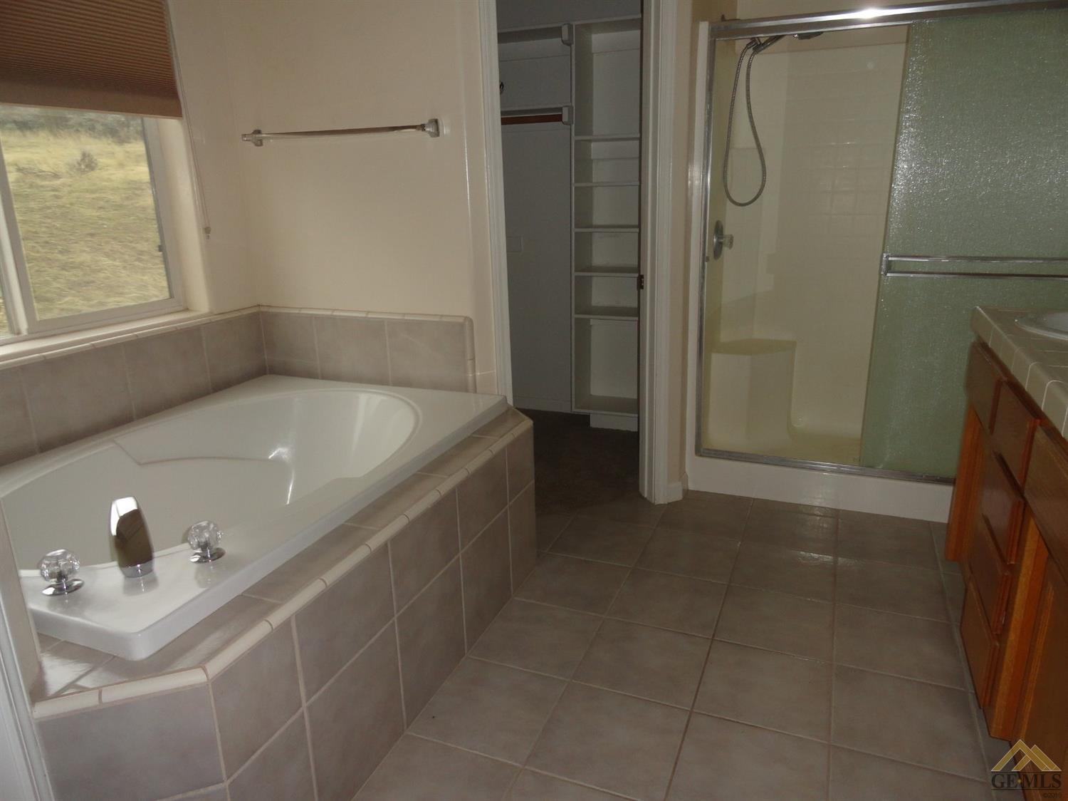27201 Buckpasser Dr, Tehachapi, CA 93561 photo 9