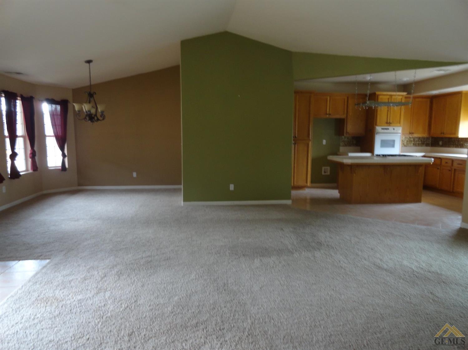 27201 Buckpasser Dr, Tehachapi, CA 93561 photo 4