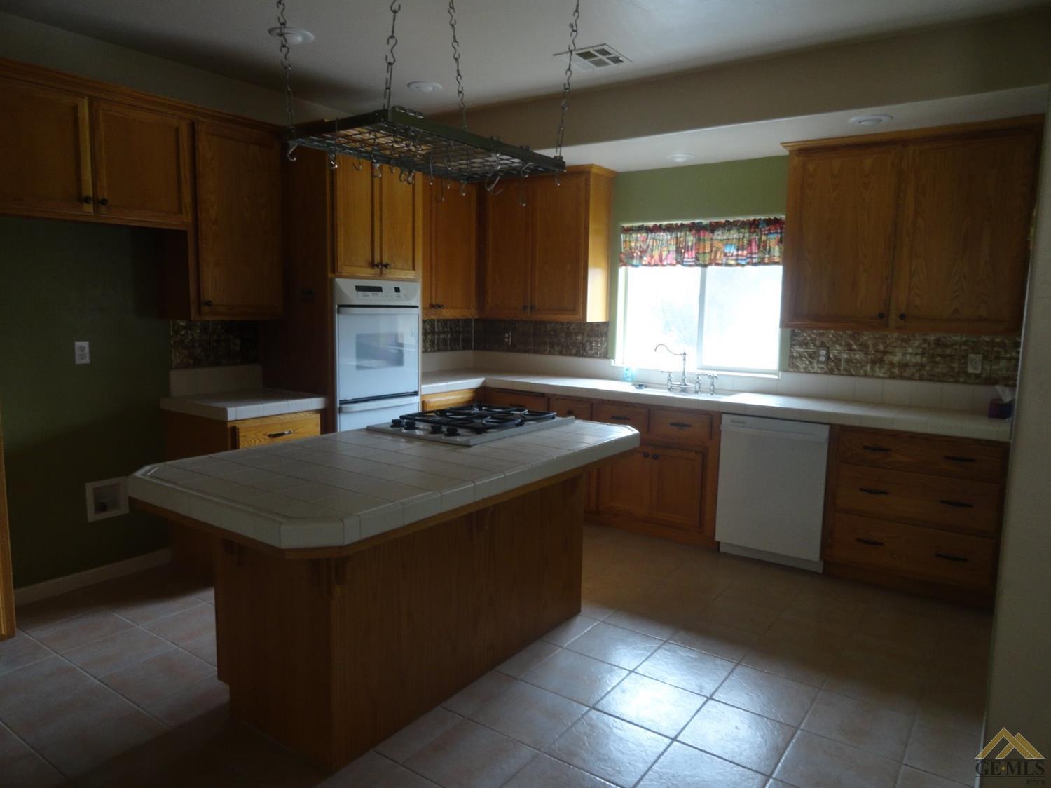 27201 Buckpasser Dr, Tehachapi, CA 93561 photo 5
