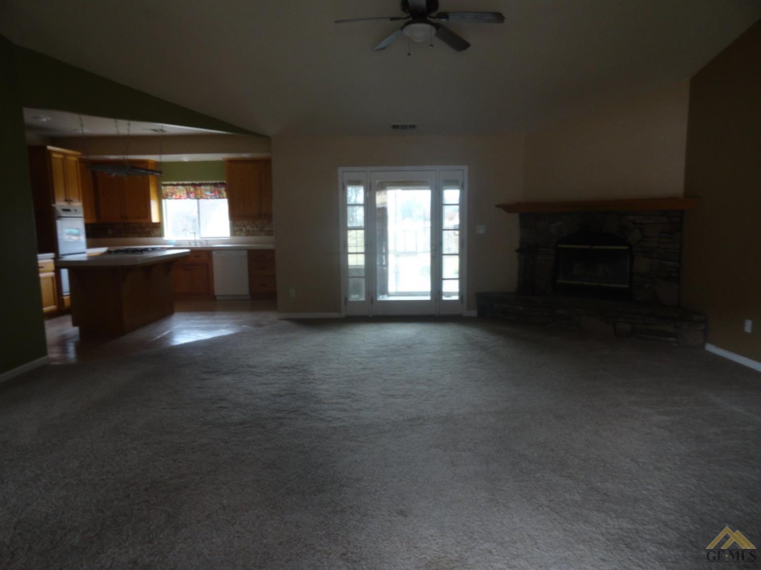 27201 Buckpasser Dr, Tehachapi, CA 93561 photo 3