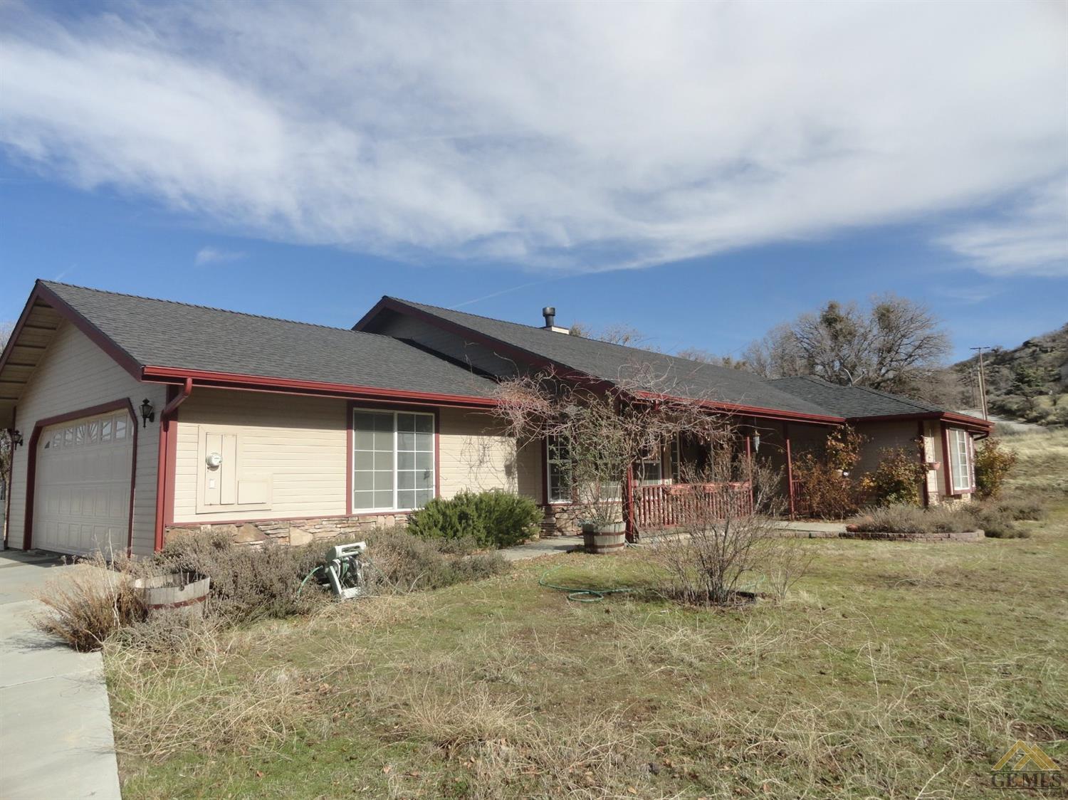 27201 Buckpasser Dr, Tehachapi, CA 93561 photo 2