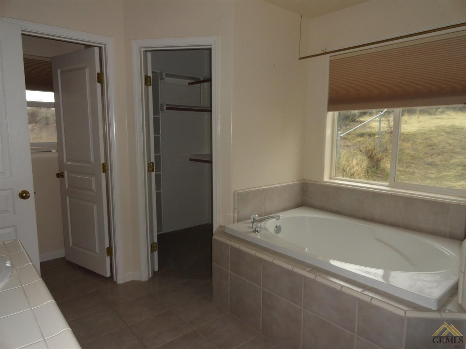 27201 Buckpasser Dr, Tehachapi, CA 93561 photo 8