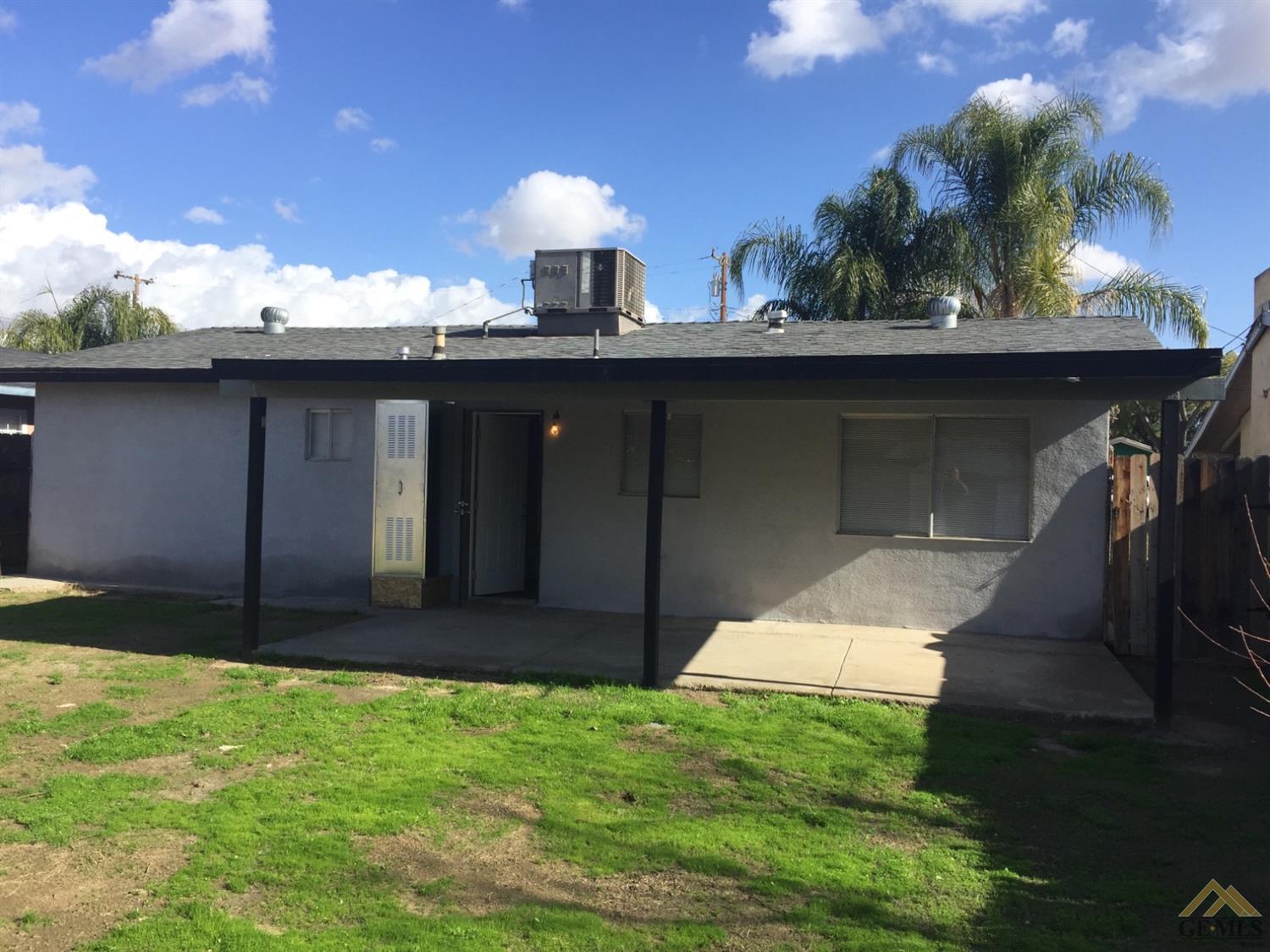 10104 Stobaugh St, Lamont, CA 93241 photo 8