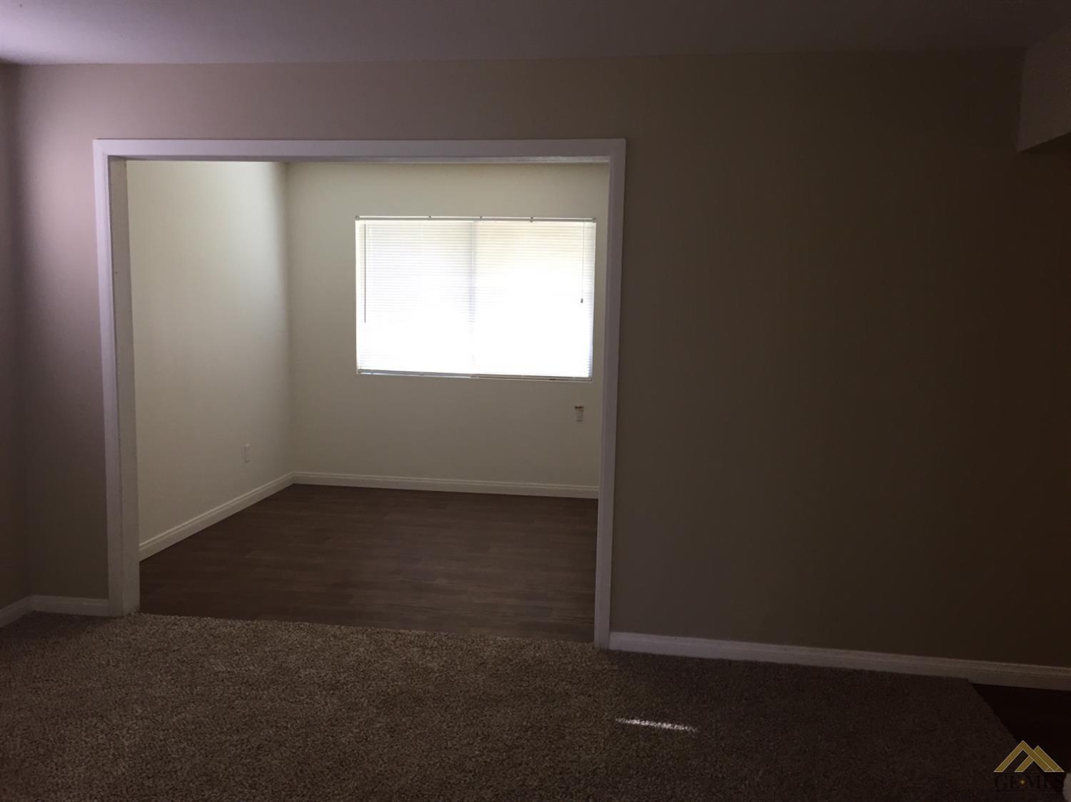 10104 Stobaugh St, Lamont, CA 93241 photo 5