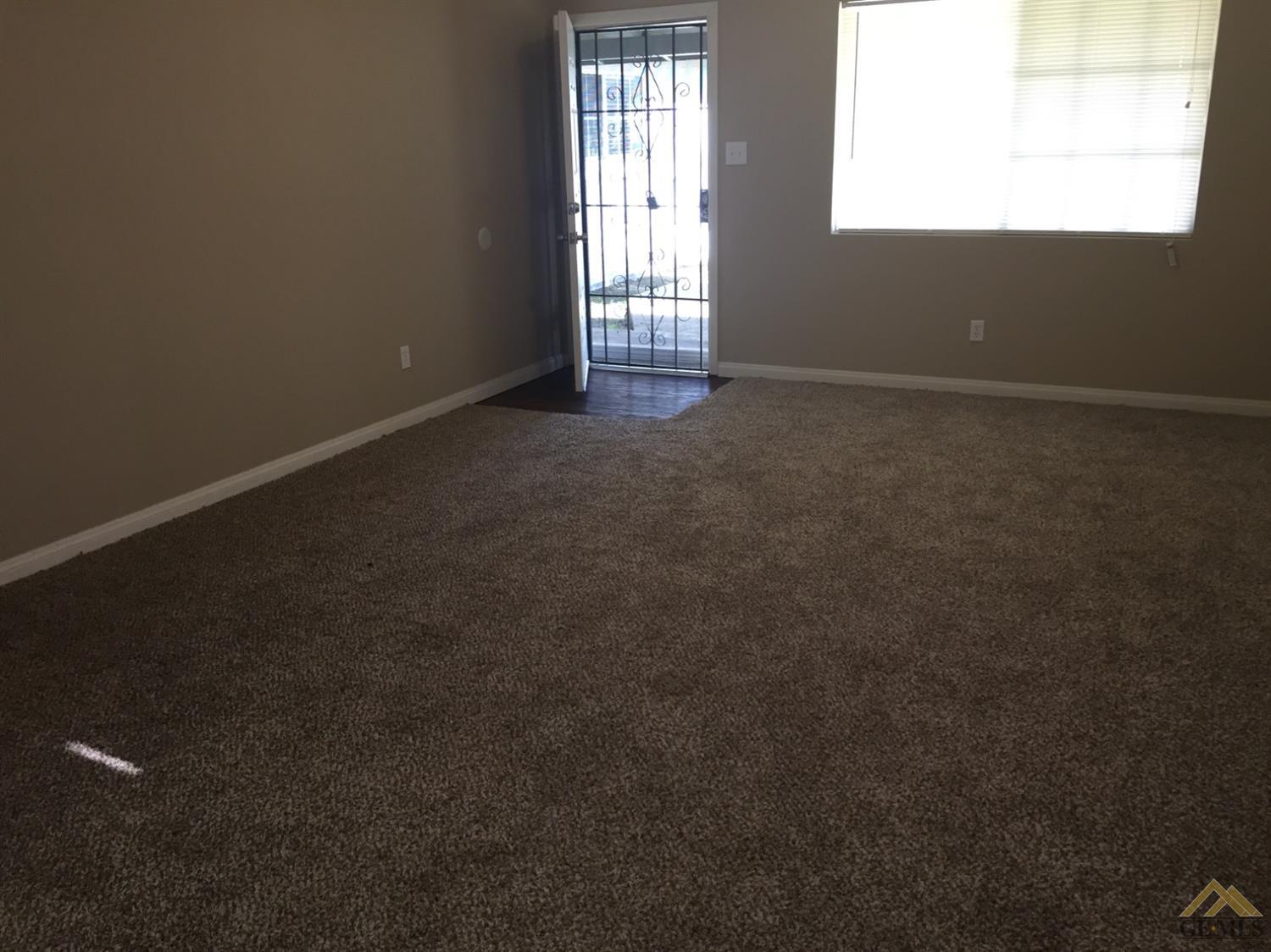 10104 Stobaugh St, Lamont, CA 93241 photo 3