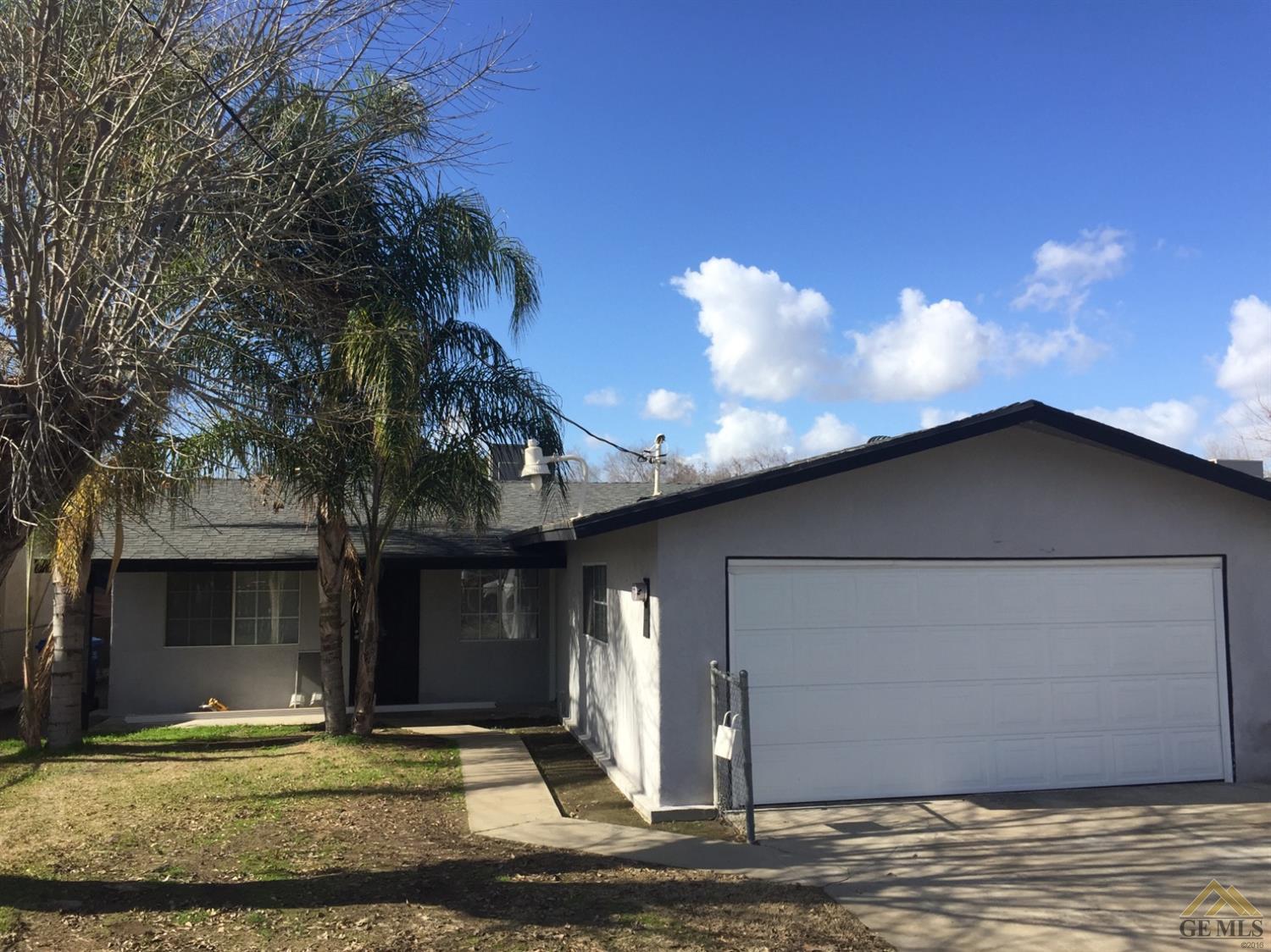 10104 Stobaugh St, Lamont, CA 93241 photo 1