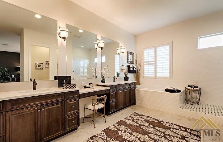 9502 Riviera Del Sol Dr, Bakersfield, CA 93314 photo 9