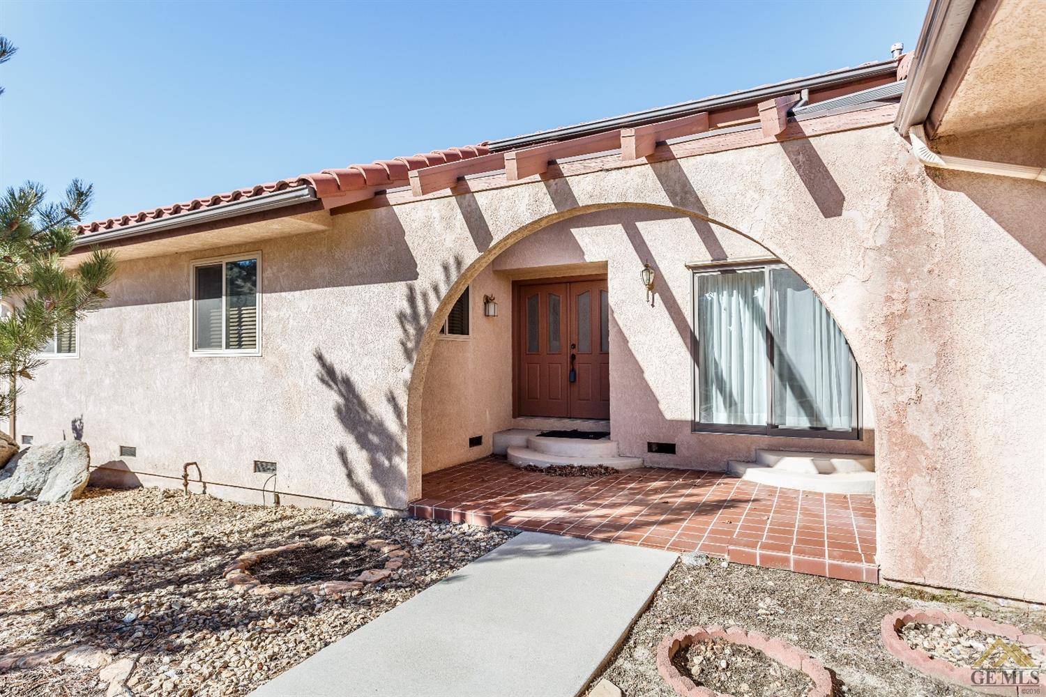 28750 Delaware Dr, Tehachapi, CA 93561 photo 2