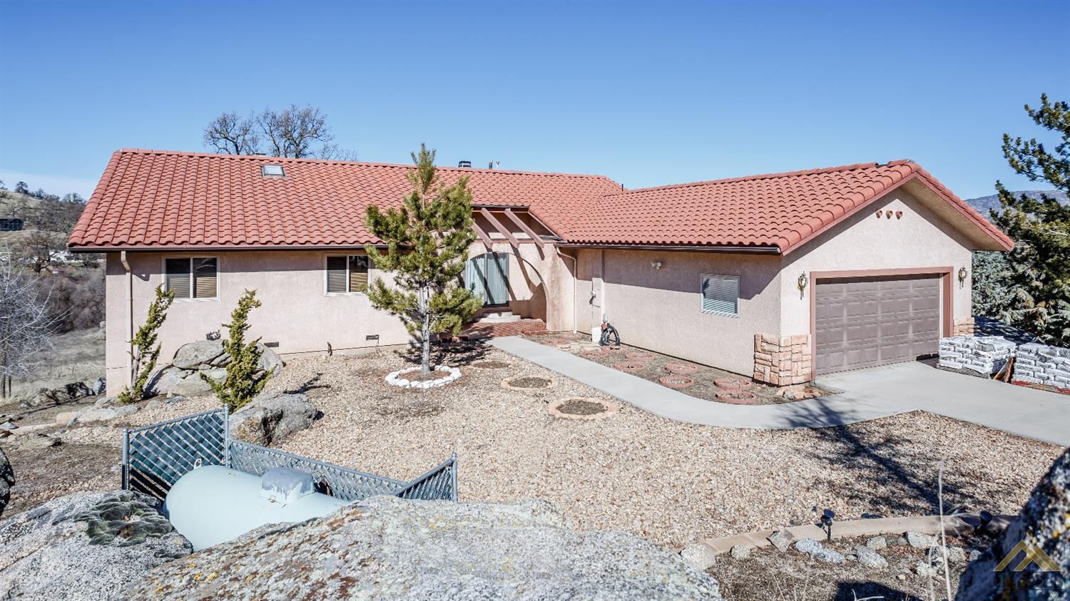 28750 Delaware Dr, Tehachapi, CA 93561 photo 3
