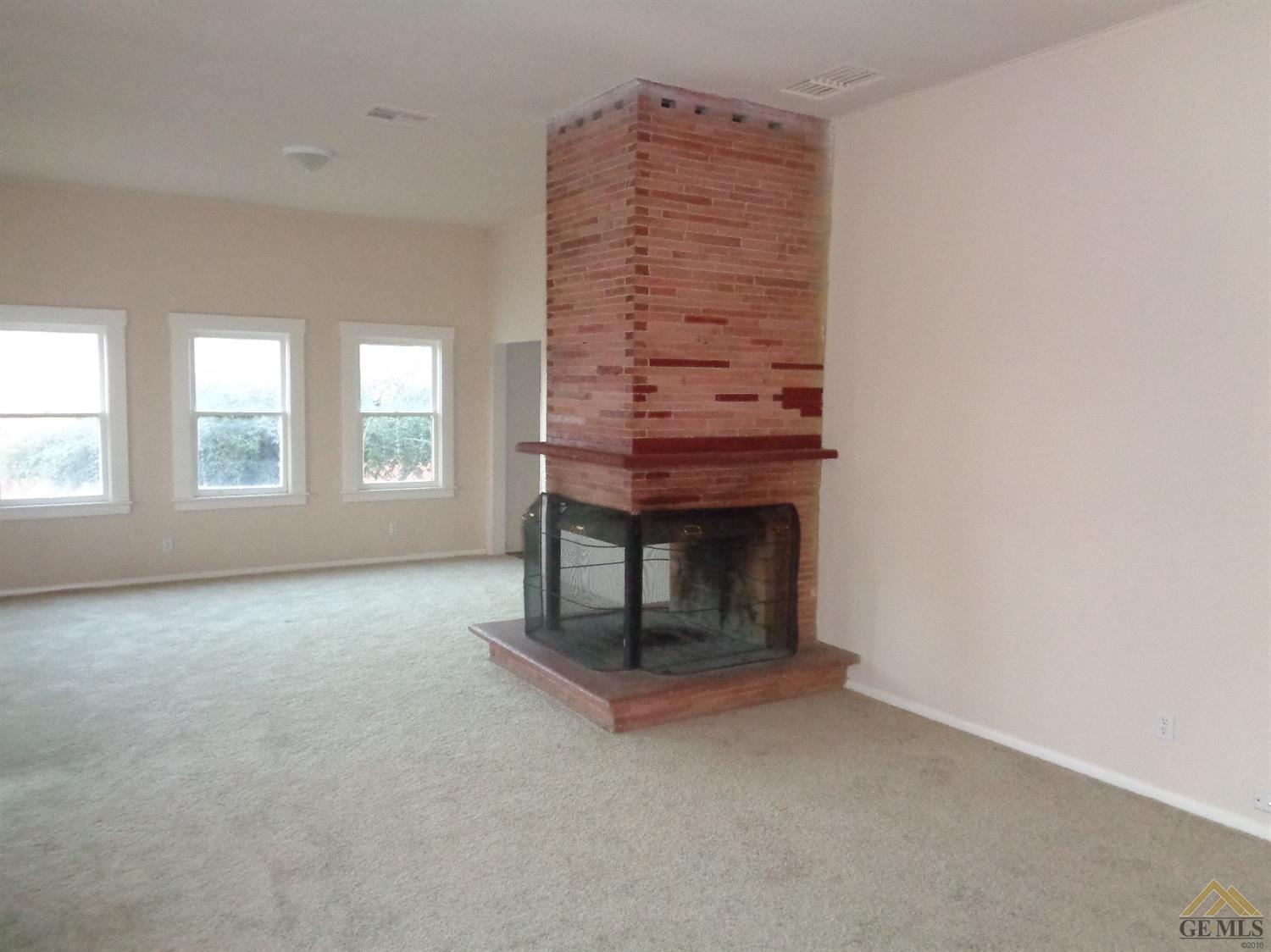 307 Crystal St, Taft, CA 93268 photo 3