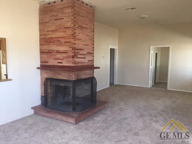 307 Crystal St, Taft, CA 93268 photo 4