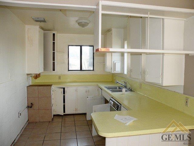 124 Laurel Ave, Arvin, CA 93203 photo 3