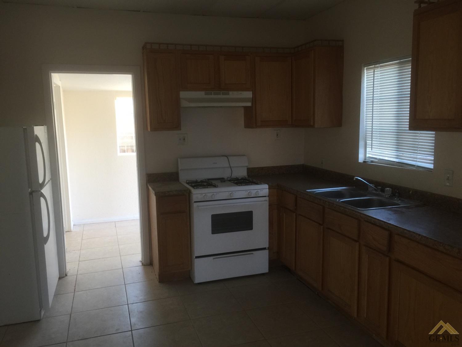 411 6th St, Taft, CA 93268 photo 4