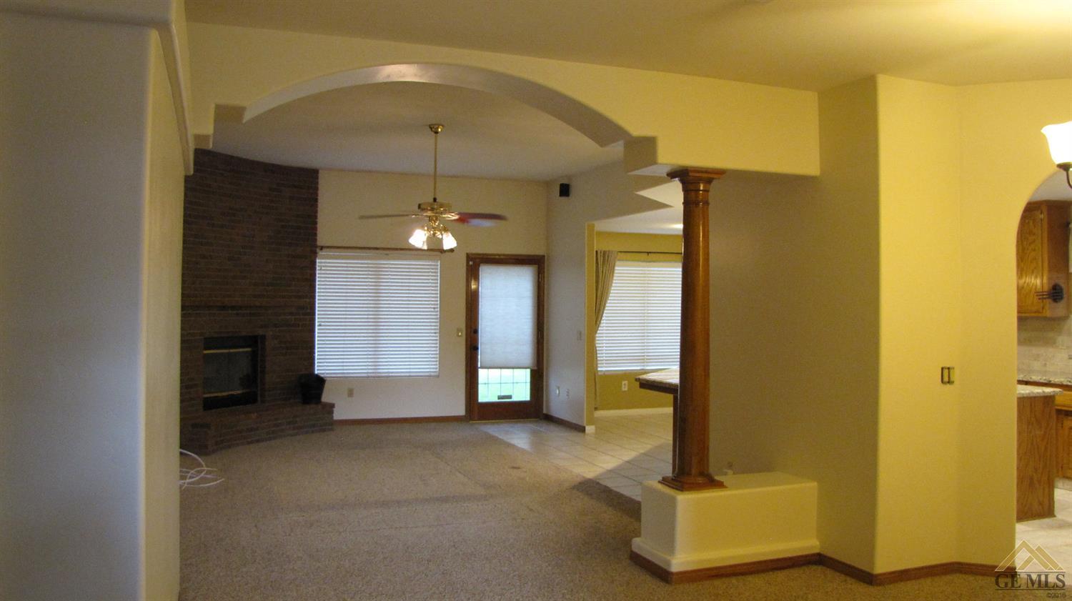 9404 Colfax Ct, Bakersfield, CA 93312 photo 2