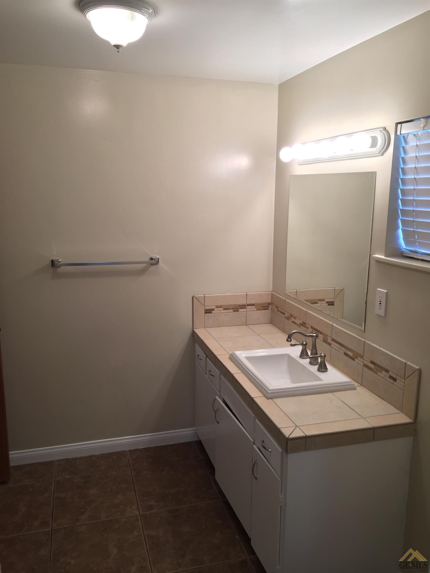 421 Stokes Ln, Taft, CA 93268 photo 30