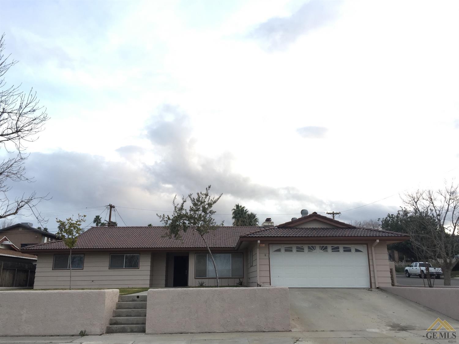 421 Stokes Ln, Taft, CA 93268 photo 1