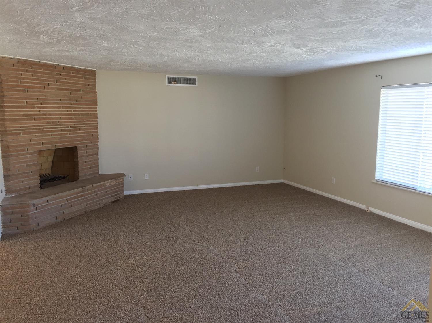 421 Stokes Ln, Taft, CA 93268 photo 4