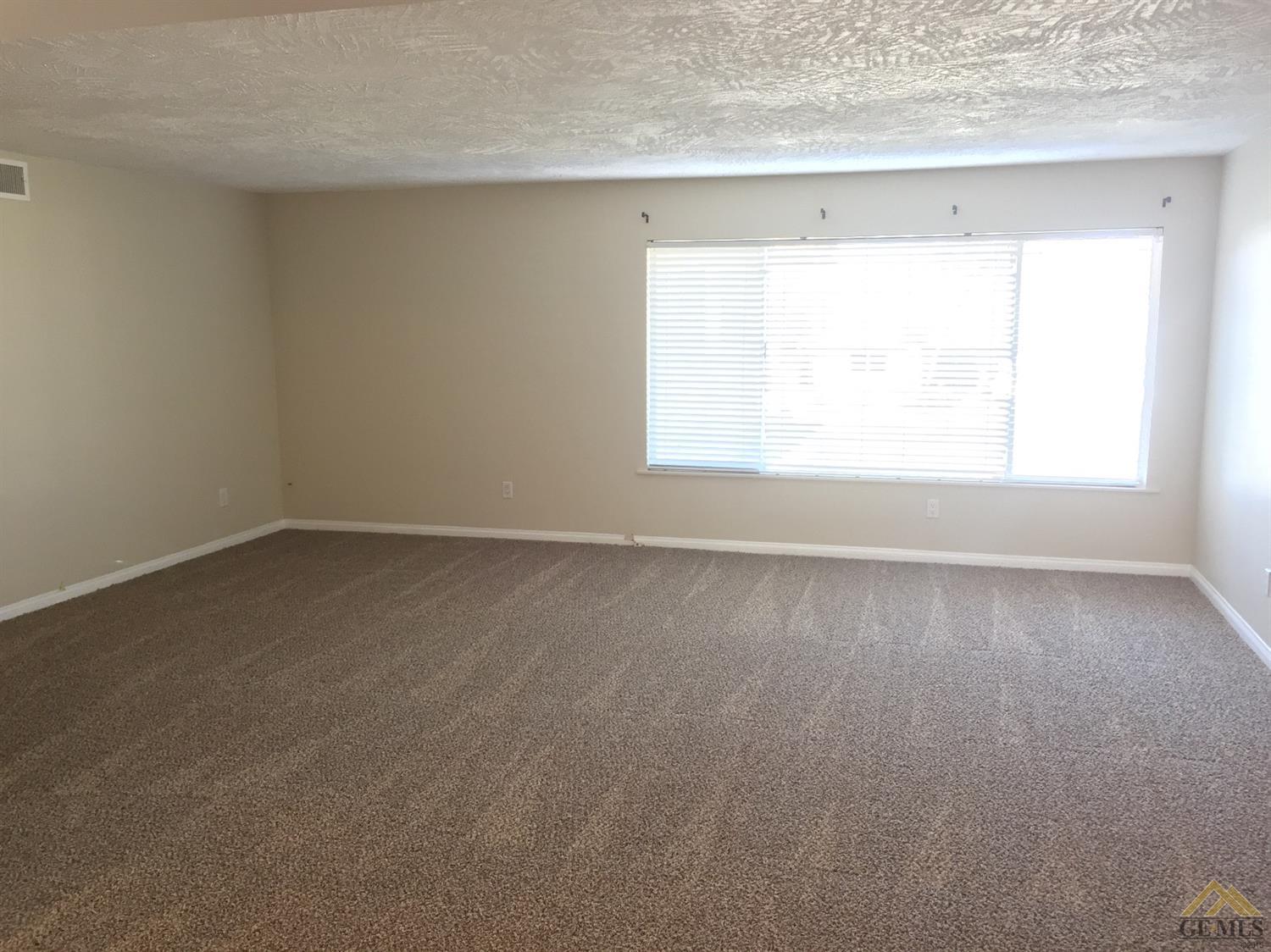 421 Stokes Ln, Taft, CA 93268 photo 5