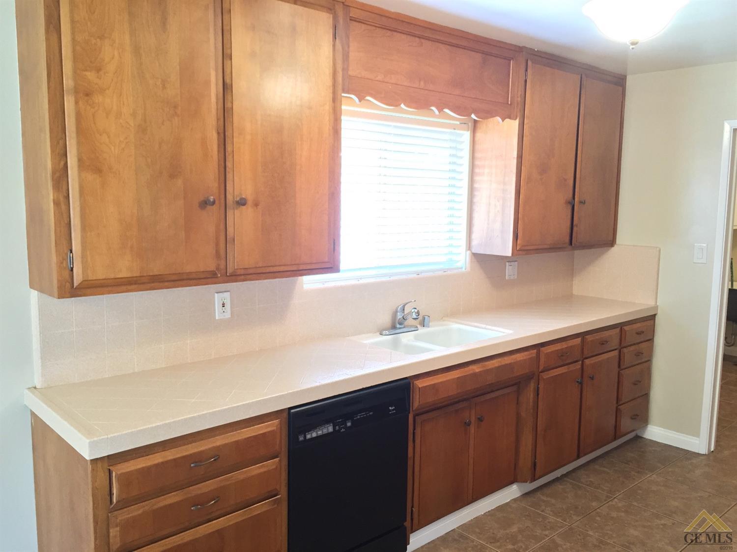 421 Stokes Ln, Taft, CA 93268 photo 12