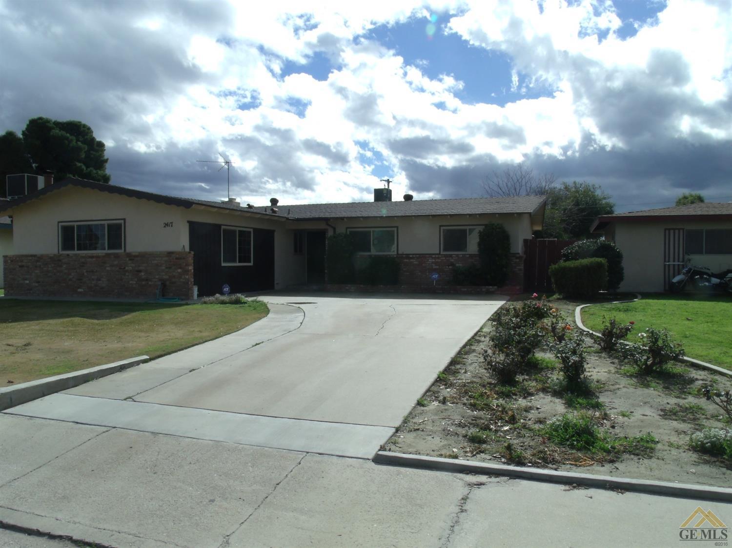 2417 7th St, Wasco, CA 93280 photo 2